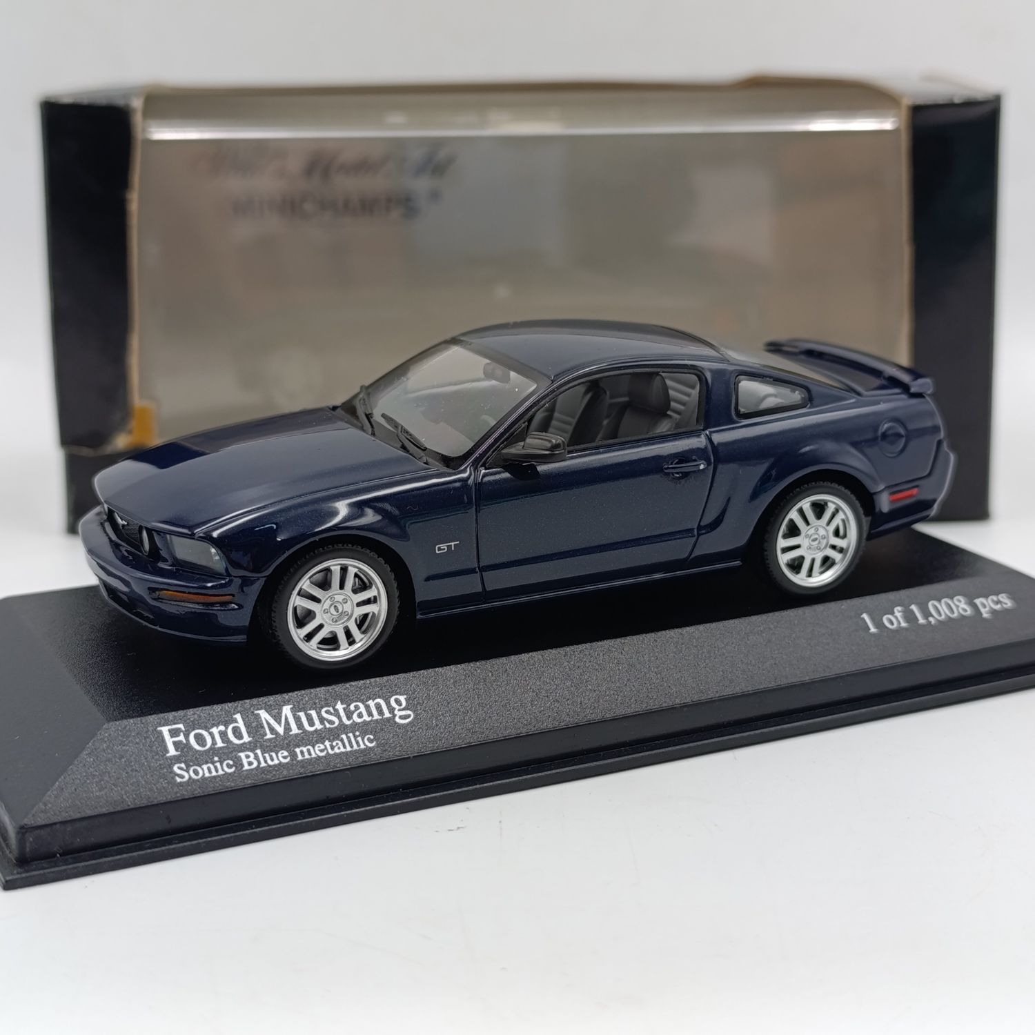 MiniChamps 2005 Ford Mustang die-cast model car - scale 1/43