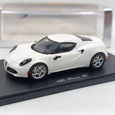 Spark Alfa Romeo 4C die-cast model car - scale 1/43 - case cracked