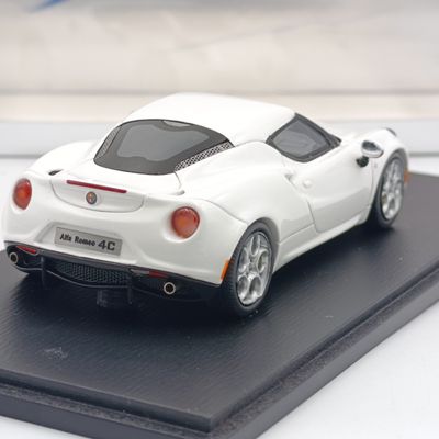 Spark Alfa Romeo 4C die-cast model car - scale 1/43 - case cracked