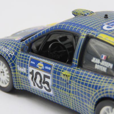 Renault Clio S1600 #105 die-cast rally model car - scale 1/43 - mirror missing