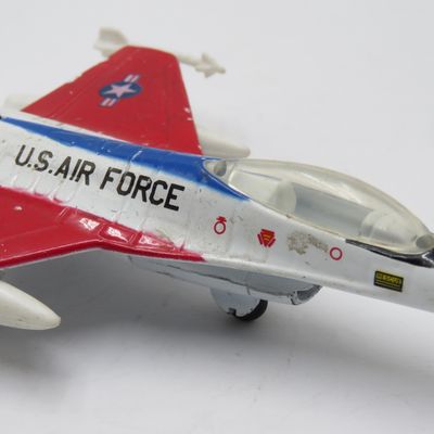 US Air Force F-16 Falcon die-cast model plane