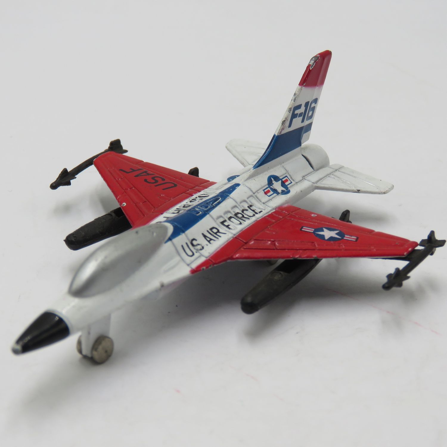 US Air Force F-16 Fighting Falcon die-cast model plane