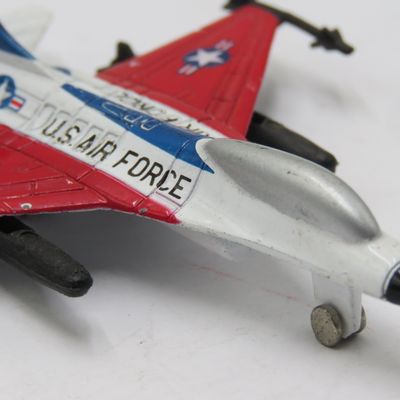 US Air Force F-16 Fighting Falcon die-cast model plane
