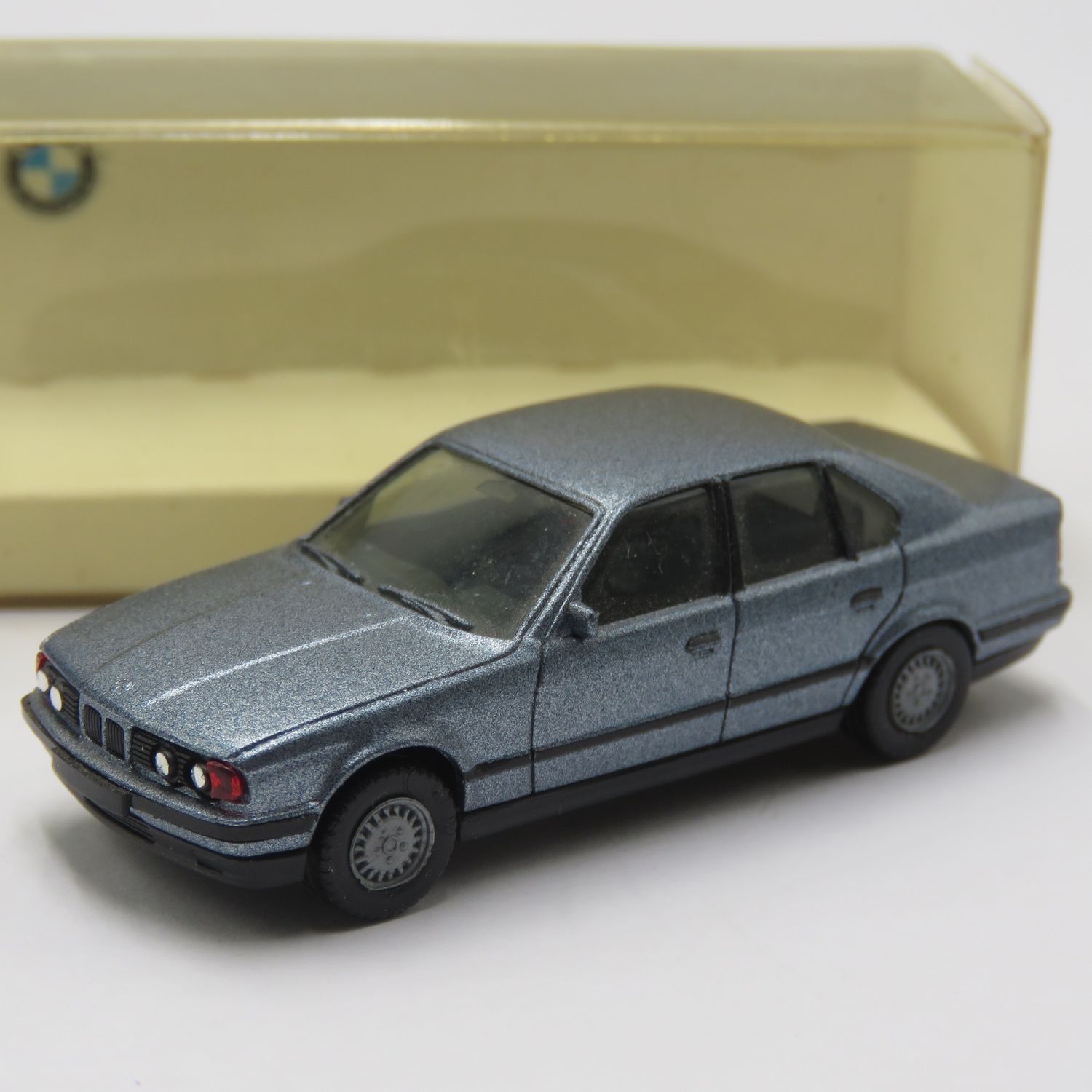 Herpa HO-Scale BMW 535i (E34) plastic model car - scale 1/87