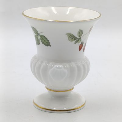 Vintage Wedgwood Wild Strawberry porcelain flower vase