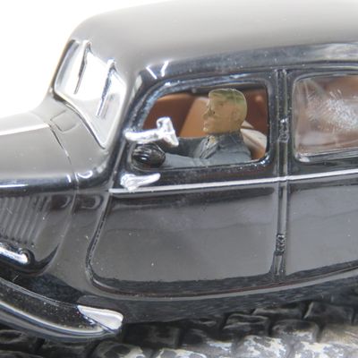 James Bond 007 Citroen Traction Avant die-cast model car - From Russia with Love - scale 1/43