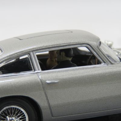 James Bond 007 Aston Martin DB5 die-cast model car - Thunderball - scale 1/43 - Case Cracked