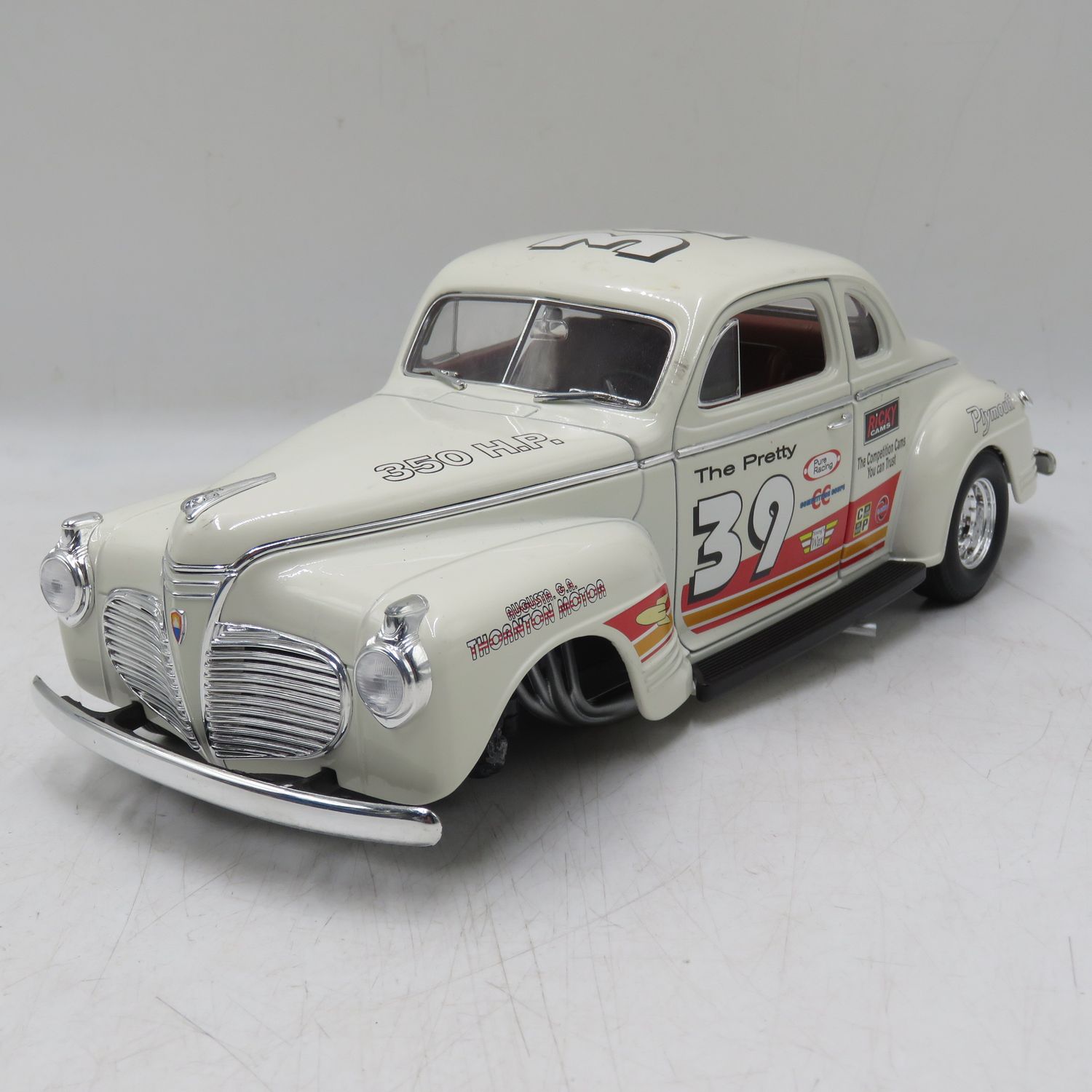 Road Signature 1941 Plymouth Pro street rod die-cast model - broken front wheel - scale 1/18