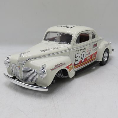 Road Signature 1941 Plymouth Pro street rod die-cast model - broken front wheel - scale 1/18