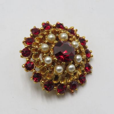 Mid century (1950's ) Garnet crystal tudor type brooch