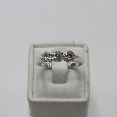 18kt gold ring with 3 diamonds over half a carat - fine jewellery