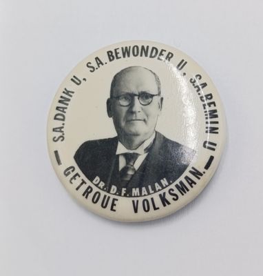 Dr DF Malan Getroue Volksman lapel pin badge