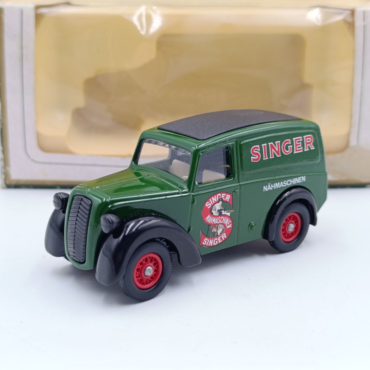 Lledo Days Gone 1950 Morris Z van - Singer Sewing machine advertising