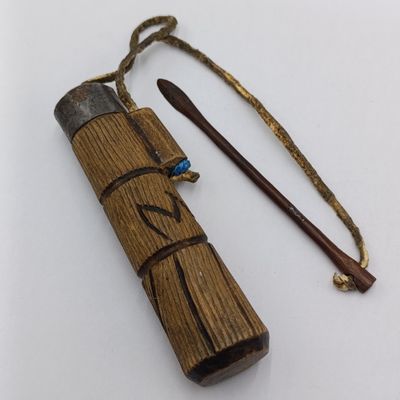 Vintage wooden snuff holder with snuff spoon/spike