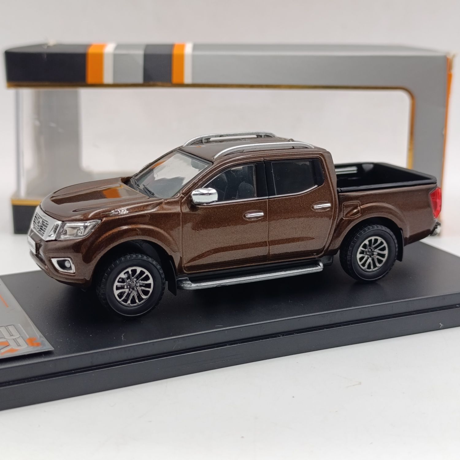 IXO 2017 Nissan Navara die-cast model car - scale 1/43