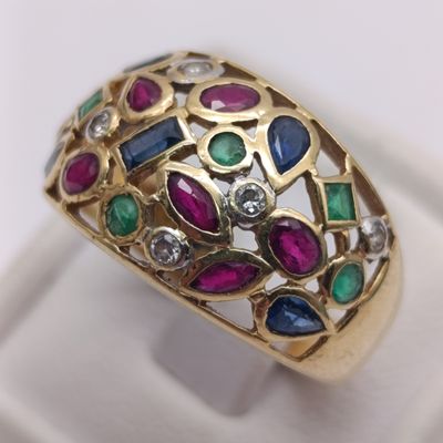 Beautiful 18kt yellow gold ring with semi-precious and precious stones including diamonds - size O