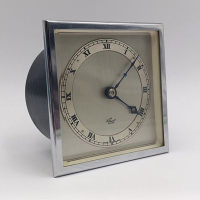 Vintage Elliott desktop clock with broken balancing spring