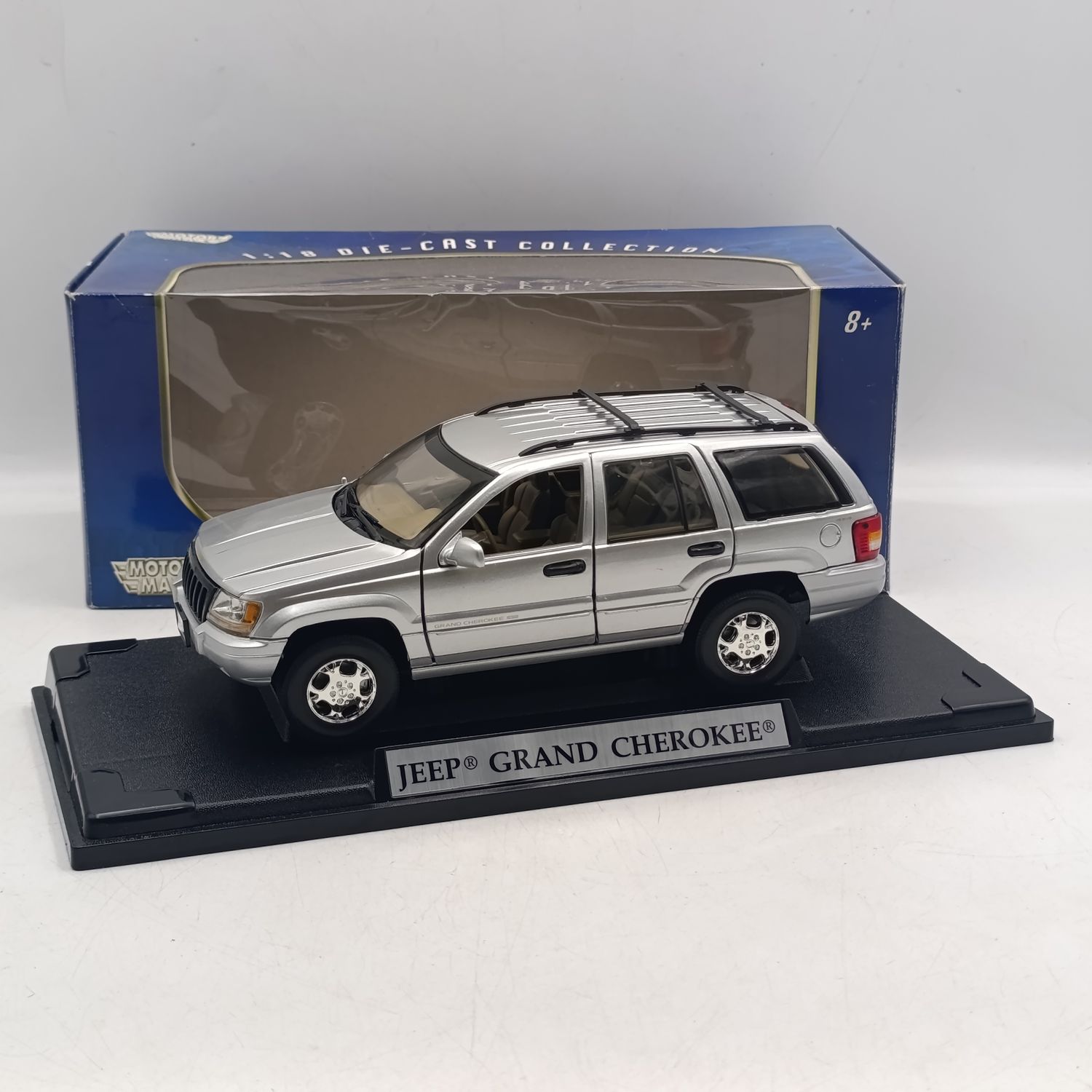 MotorMax Jeep Grand Cherokee die-cast model car in box - scale 1/18