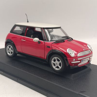 MotorMax 2001 MiniCooper R50 die-cast model car in box - scale 1/18