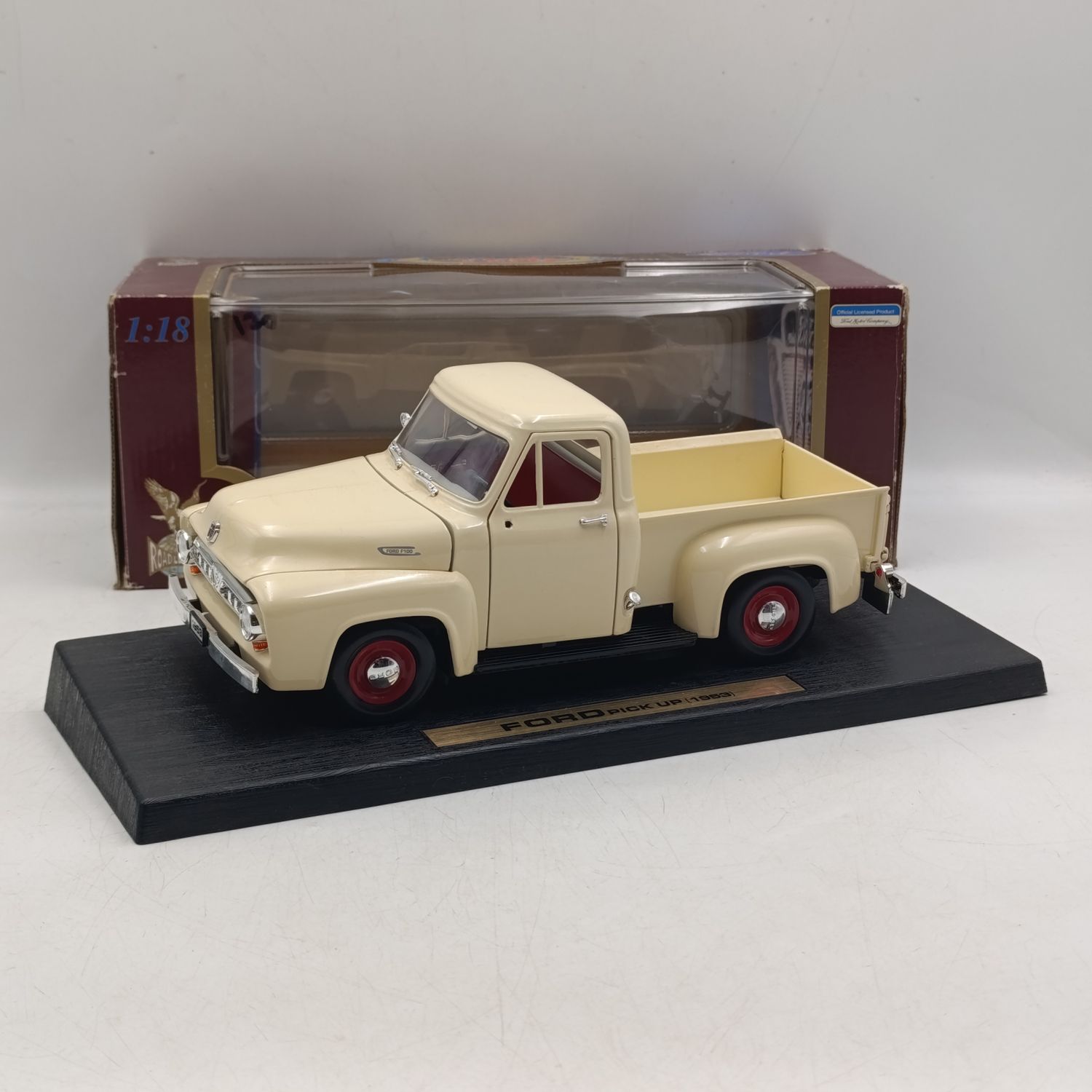Road Legends 1953 Ford Pick updie-cast model car in box - scale 1/18