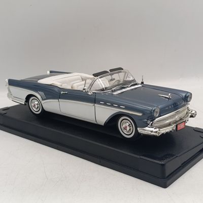 MotorMax 1957 Buick Roadmaster die-cast model car in  box - scale 1/18