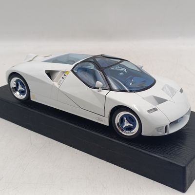 Maisto Ford GT90 die-cast model car in box - scale 1/18