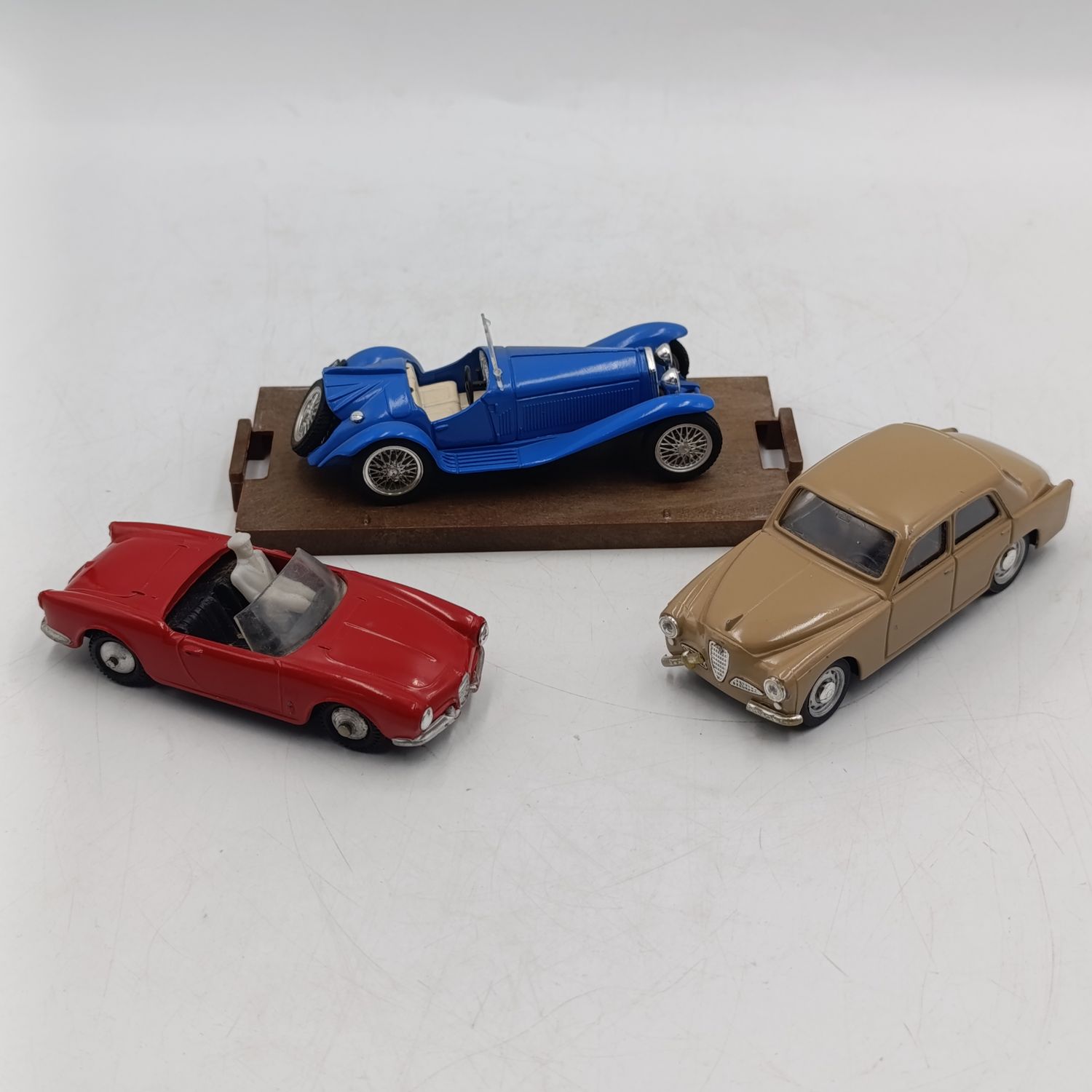 Lot of 3 Alfa Romeo die-cast model cars - Scale 1/43 - some small pieces damage