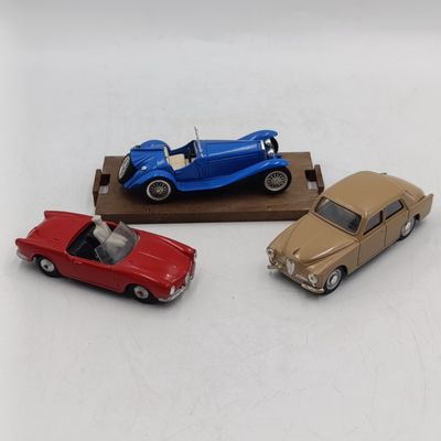 Lot of 3 Alfa Romeo die-cast model cars - Scale 1/43 - some small pieces damage