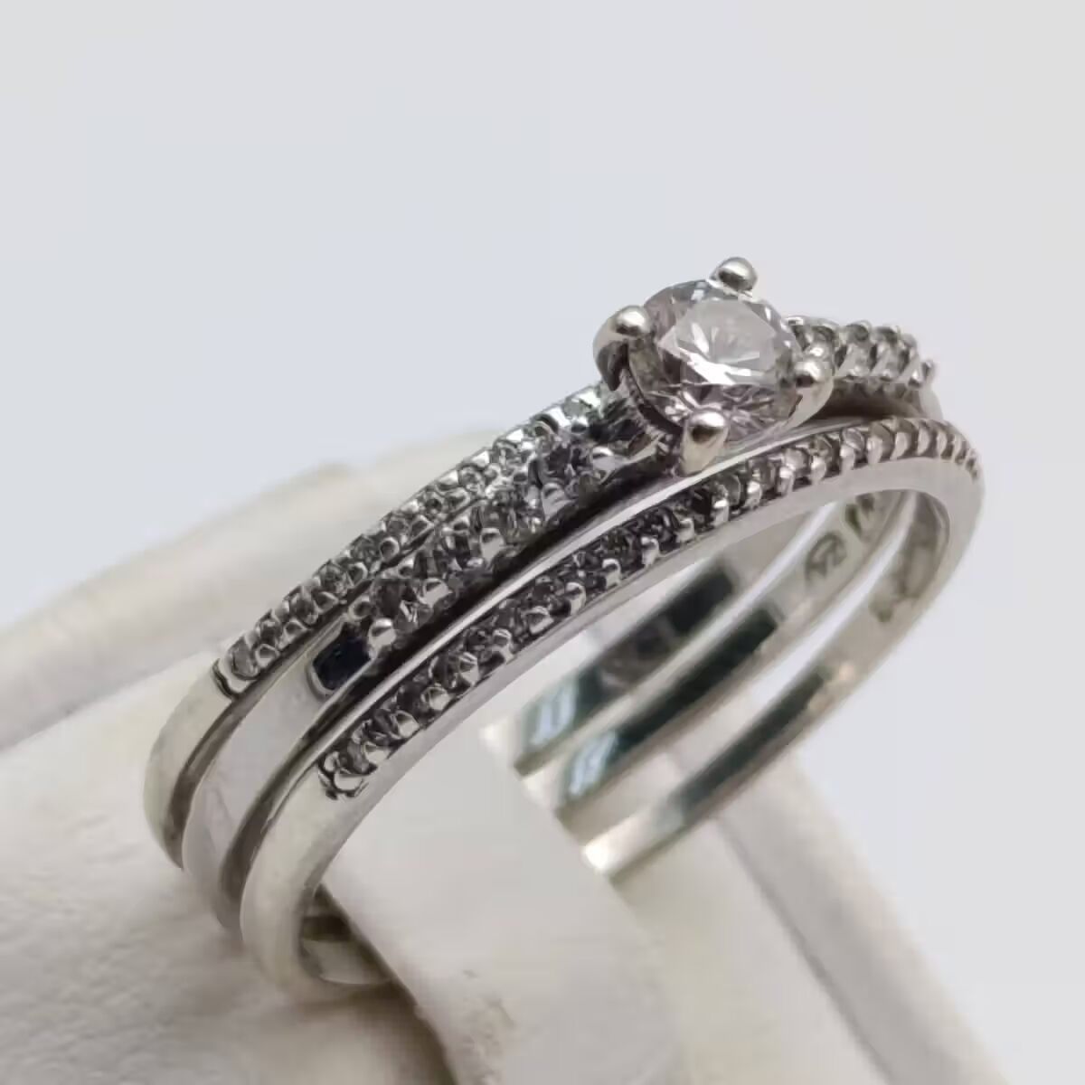 9kt white gold diamond wedding ring size Q set - weighs 4.3g
