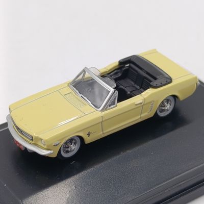 Oxford 1965 Ford Mustang Convertible die-cast model car - scale 1/87