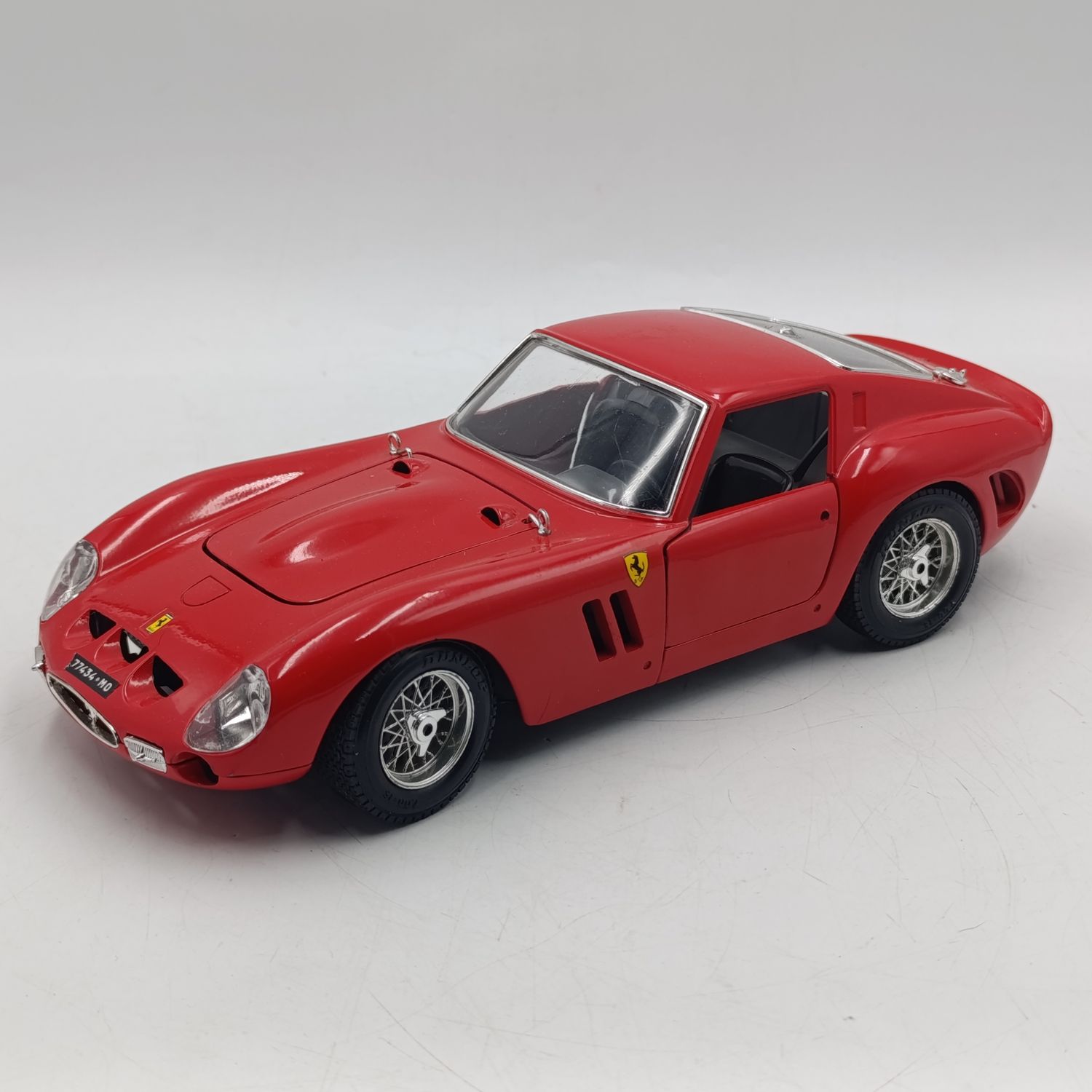 Bburago 1962 Ferrari GTO die-cast model car - door handles missing - scale 1/18