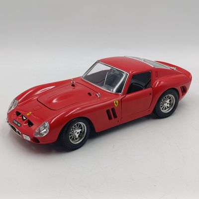 Bburago 1962 Ferrari GTO die-cast model car - door handles missing - scale 1/18