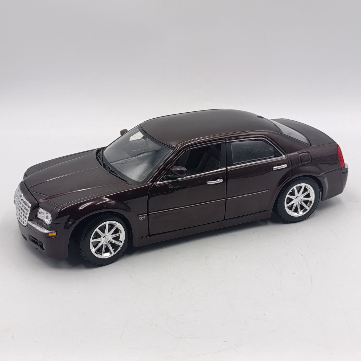 Maisto Chrysler 300C Hemi die-cast model car - scale 1/18
