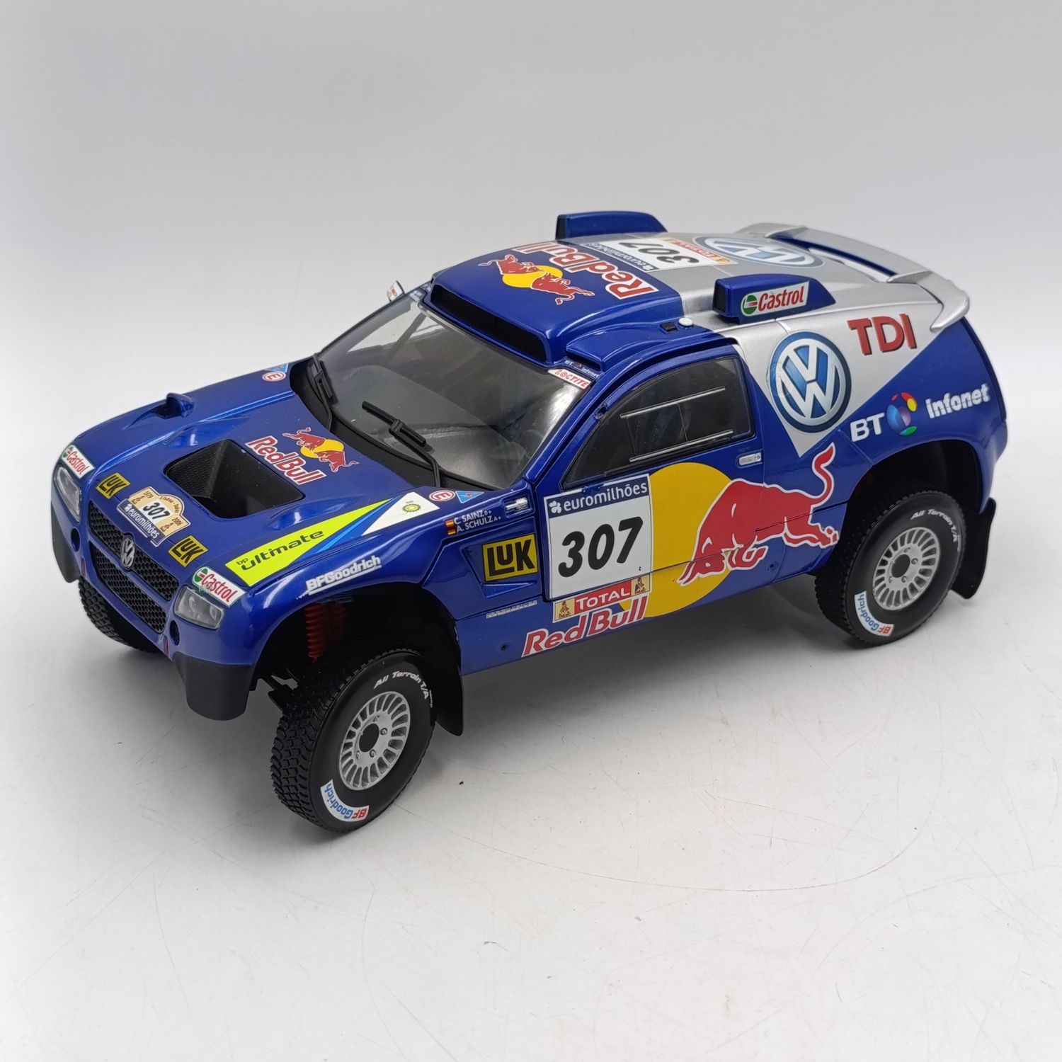 Norev Volkswagen Race Touareg #307 Dakar Rally race car model - left mirror missing - scale 1/18