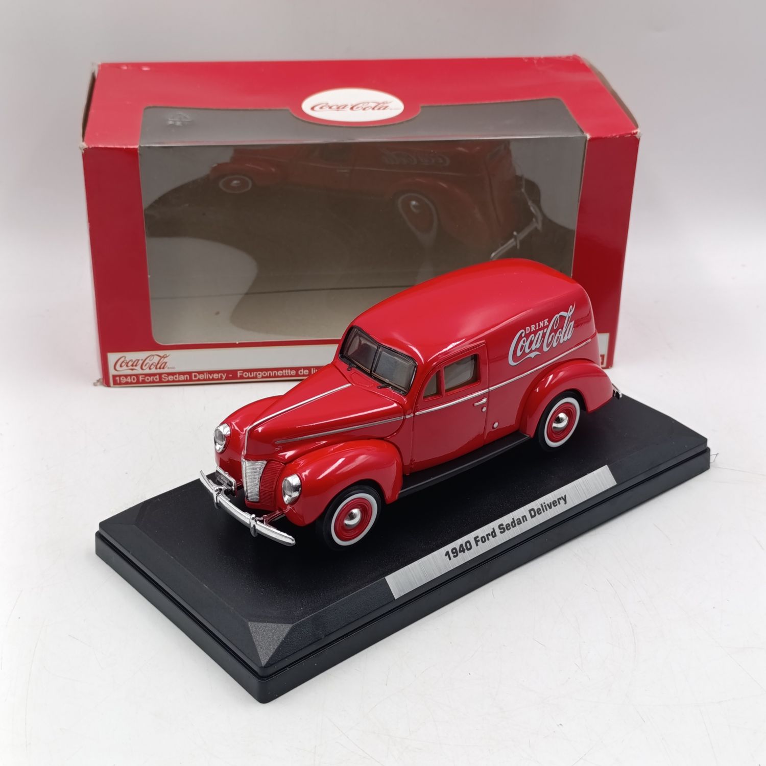 Coca-Cola 1940 Ford Sedan Delivery van die-cast model car - scale 1/24