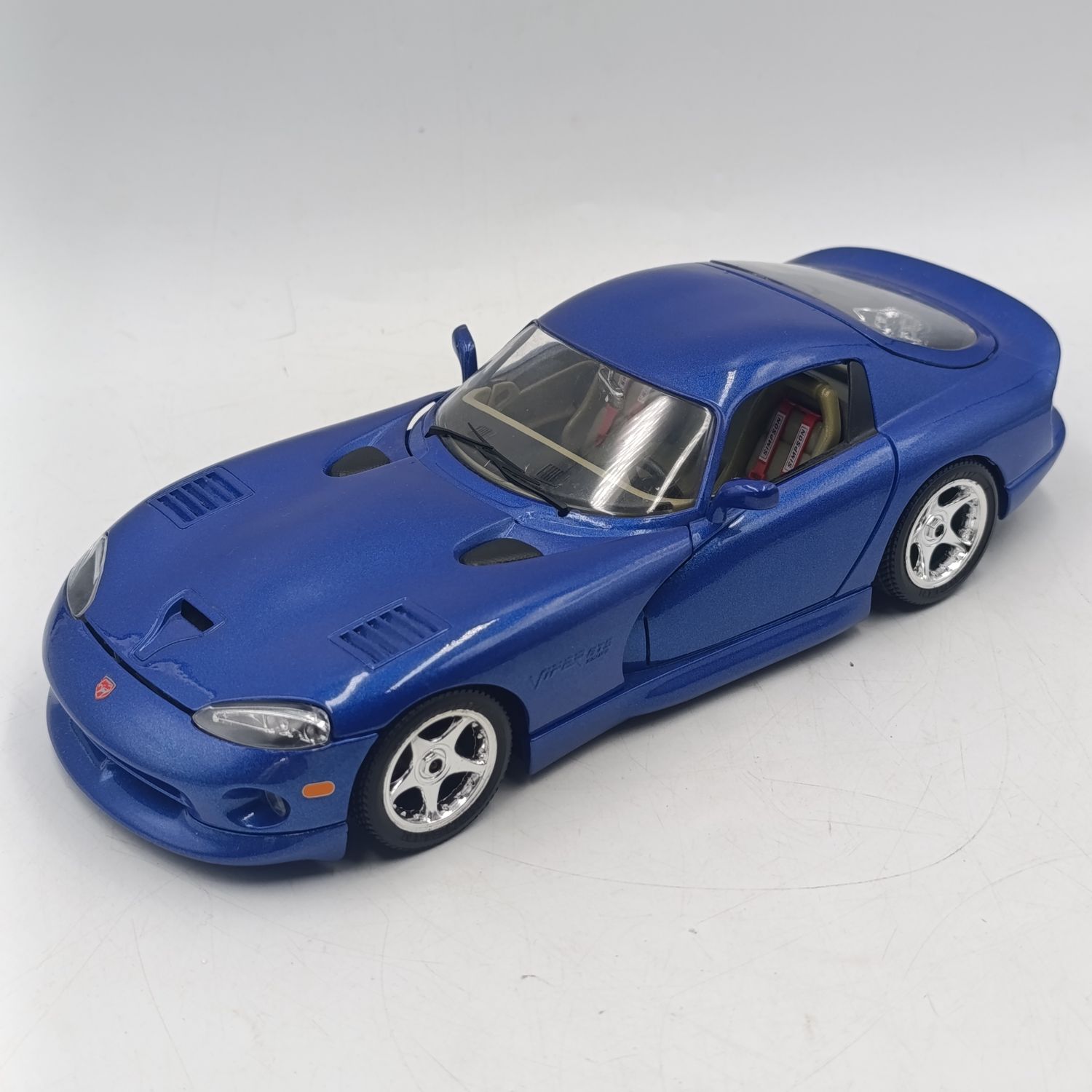 Bburago Dodge Viper GTS Coupe die-cast model car - scale 1/18