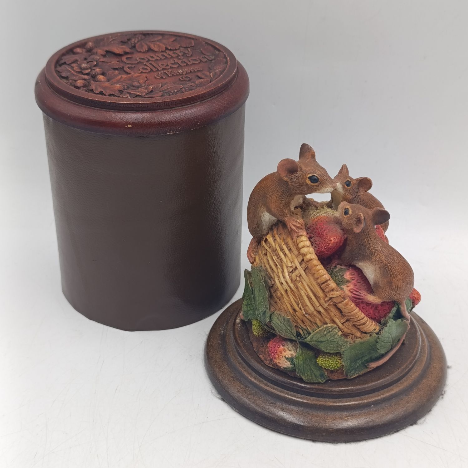 Country Collection of Knysna - Mouse figurine deisgn No. 5 with cover - #1806/5000