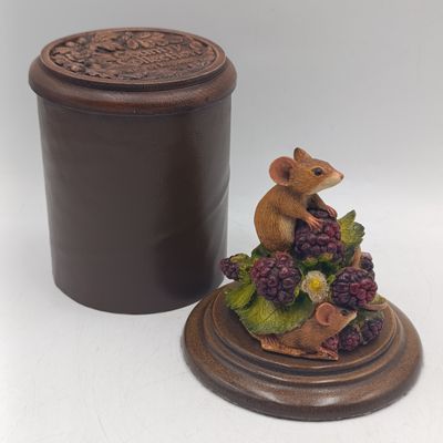 Country Collection of Knysna - Mouse figurine deisgn No. 3 with cover - #1719/5000