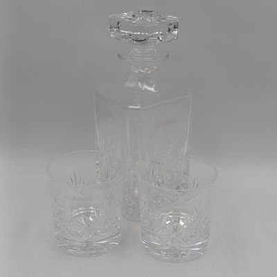 Longchamp pattern crystal decanter and 2 glasses - branded Nissan whiskey set