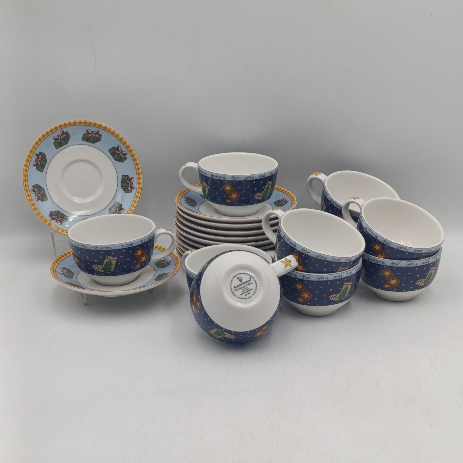 Royal Doulton 22-piece Christmas coffee set with large cups