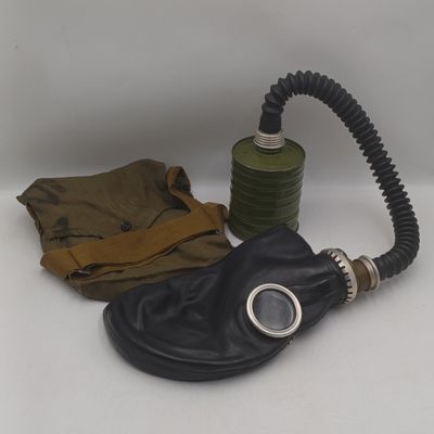 Russian Soviet GP-5 gas mask with canvas carry bag - excellent condition