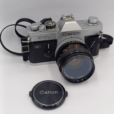 Vintage Canon FTb 891884 Camera with original 50mm Canon lens and cap