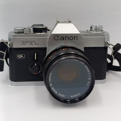 Vintage Canon FTb 891884 Camera with original 50mm Canon lens and cap