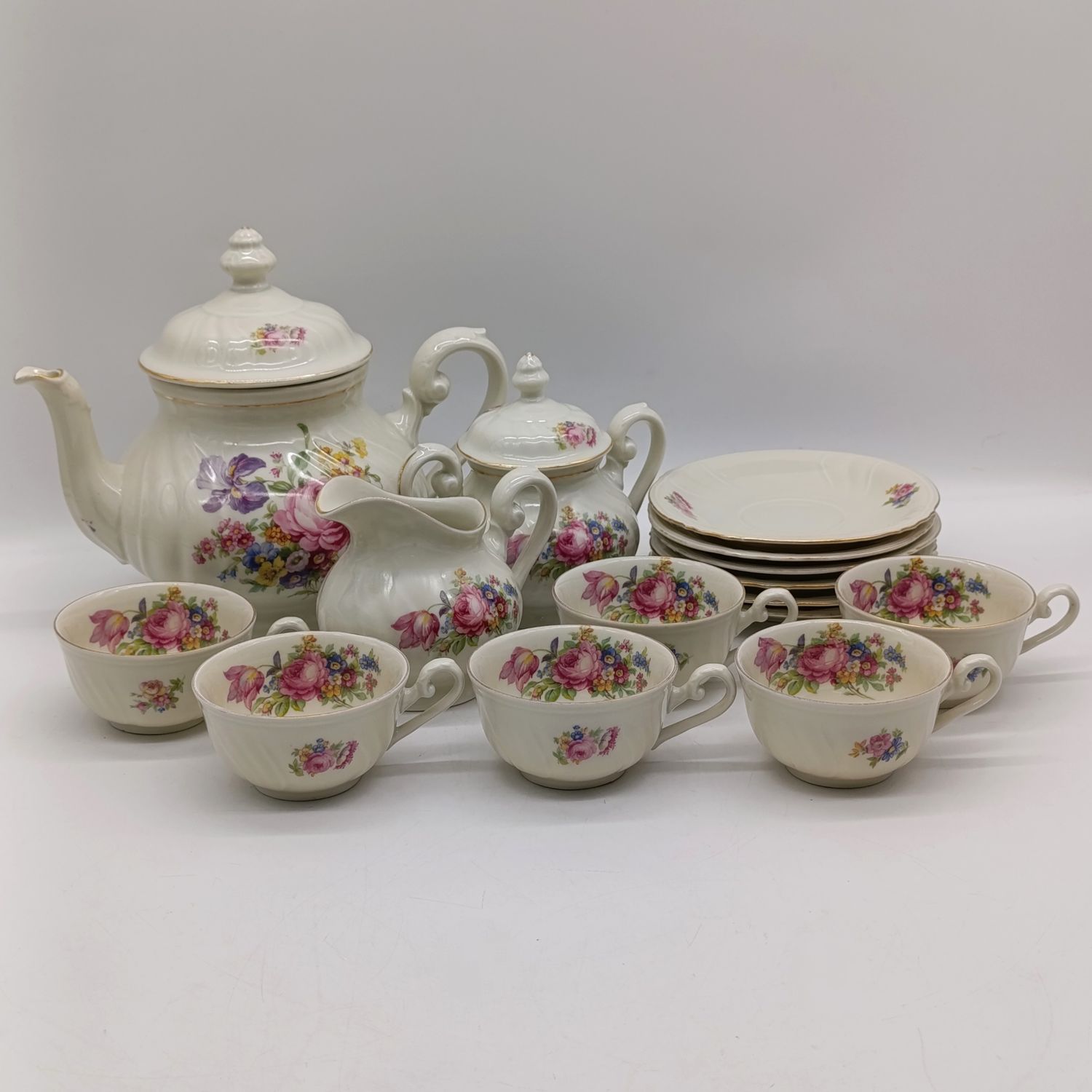Early 20th century 17-Piece C.T. Tielsch Altwasser German porcelain tea set