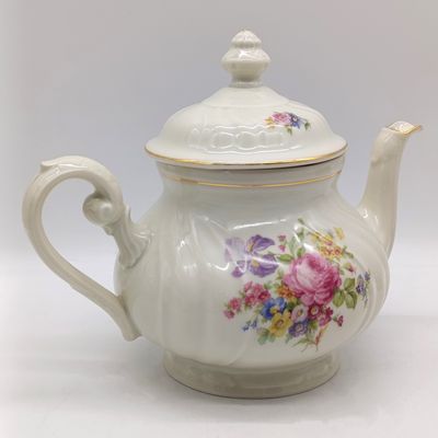 Early 20th century 17-Piece C.T. Tielsch Altwasser German porcelain tea set