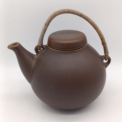 Mid century Scandanavian ceramic GA-model Teapot designed by Ulla Procope, Arabia Finland