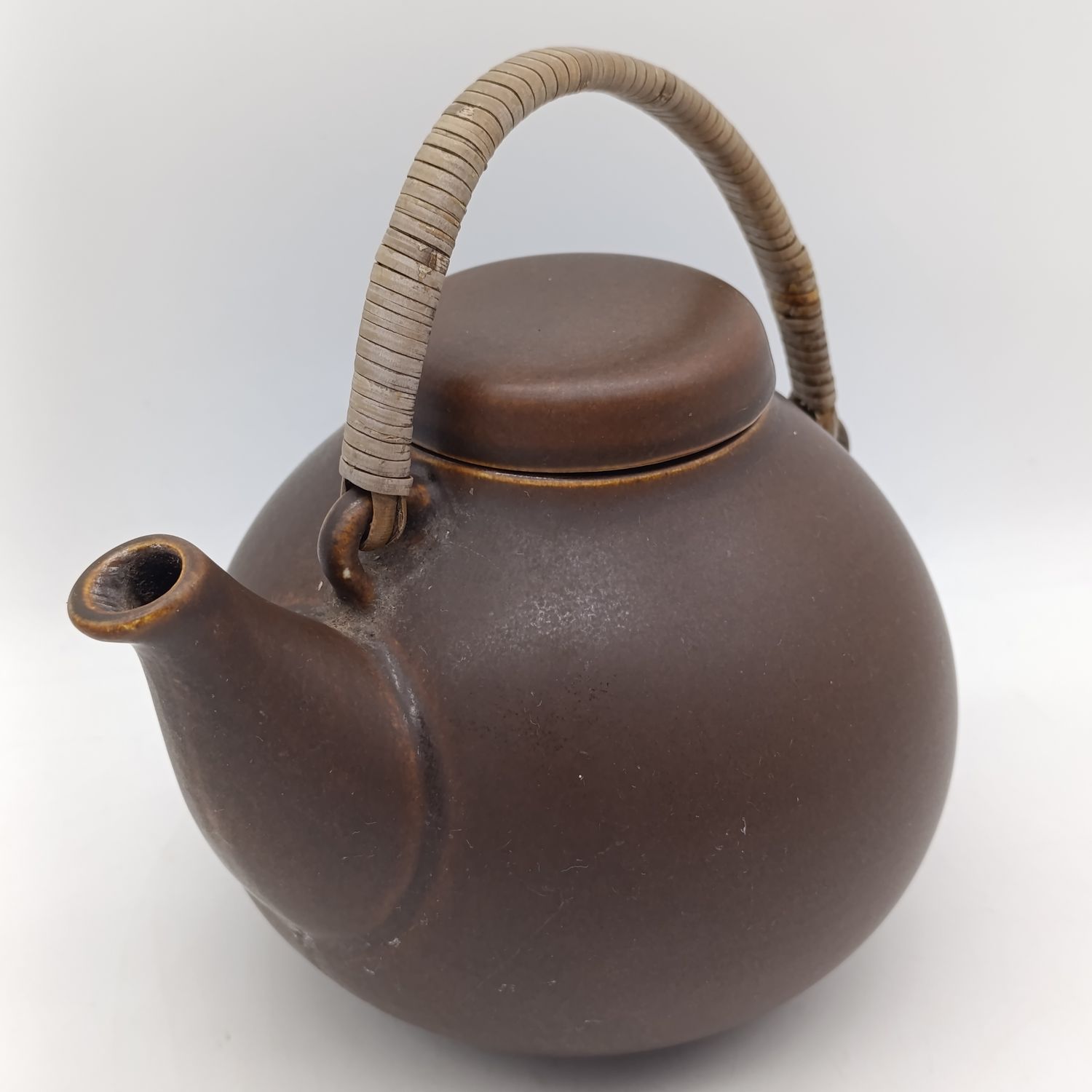 Mid century Scandanavian ceramic GA-model Teapot designed by Ulla Procope, Arabia Finland