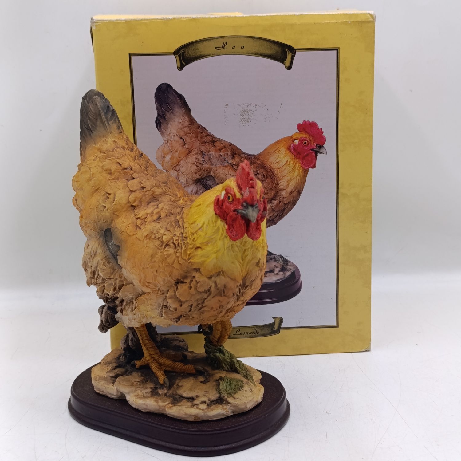 The Leonardo Collection resin hen - LP1625 - in original box