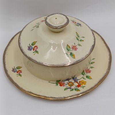 1937 Alfred Meakin 'Raynham' Marquis-shaped marigold butter dish