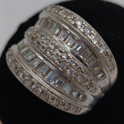 Sterling silver ring with 42 round stones and 24 baguette stones - weighs 7.8g